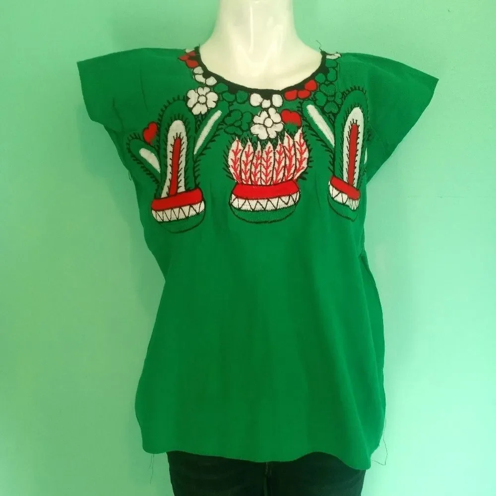Mexican blouse size small and medium ( Hang )